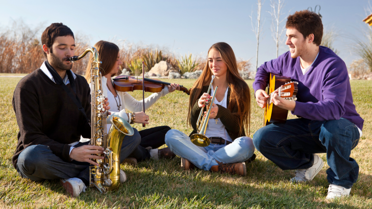 Play saxophone with others